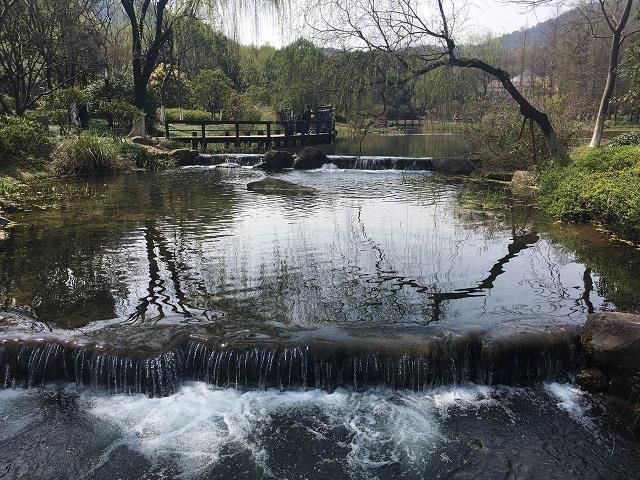 记浙经所玉皇山团支部踏青活动1